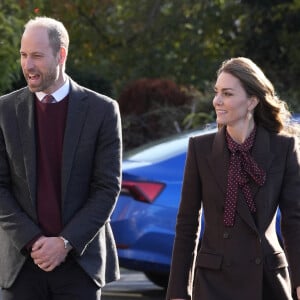 Le prince William, prince de Galles, et Catherine (Kate) Middleton, princesse de Galles, visitent le centre communautaire de Southport pour rencontrer les familles des personnes prises dans l'attaque au couteau de Southport plus tôt cette année, à Southport, Merseyside, Royaume-Uni, le 10 octobre 2024. © Danny Lawson/WPA-Pool/Bestimage 