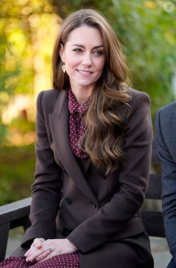 Le prince William, prince de Galles, et Catherine (Kate) Middleton, princesse de Galles, visitent le centre communautaire de Southport, pour rencontrer les familles des victimes de l'attaque au couteau, le 10 octobre 2024. © Julien Burton / Bestimage 