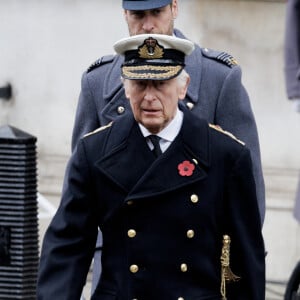 Le roi Charles III d'Angleterre et le prince William prince de Galles honorent les disparus des deux guerres mondiales lors de la cérémonie Remembrance Sunday ( Dimanche du souvenir ) au Cénotaphe à Londres