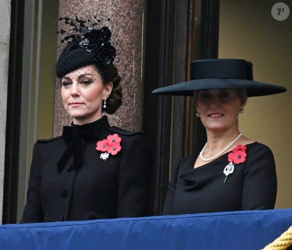 Catherine Kate Middleton, princesse de Galles et Sophie Rhys-Jones duchesse d'Edimbourg - La famille royale honore les disparus des deux guerres mondiales lors de la cérémonie Remembrance Sunday ( Dimanche du souvenir ) au Cénotaphe à Londres ©Alpha Press