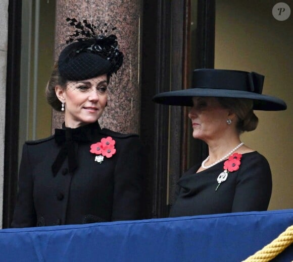 Catherine Kate Middleton, princesse de Galles et Sophie Rhys-Jones duchesse d'Edimbourg - La famille royale honore les disparus des deux guerres mondiales lors de la cérémonie Remembrance Sunday ( Dimanche du souvenir ) au Cénotaphe à Londres - Photo Must Be Credited ©Alpha Press 073074 10/11/2024 Kate Princess of Wales Catherine Katherine Duchess of Cambridge Middleton and Sophie Countess of Wessex Duchess of Edinburgh at Remembrance Sunday at Cenotaph in. London. No UK Rights Until 7 Days from Picture Shot Date 