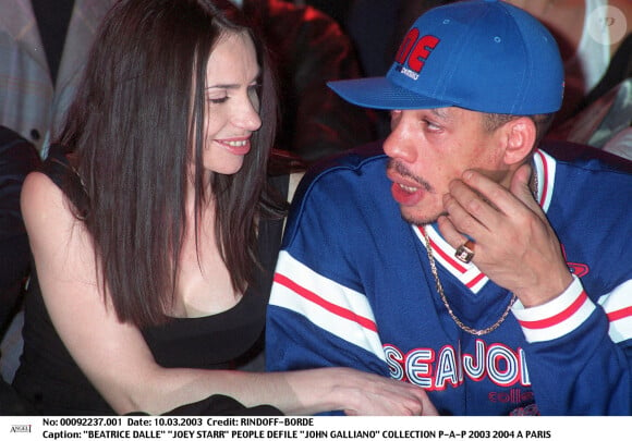 JoeyStarr et Béatrice Dalle au défilé Galiano à Paris en 2003