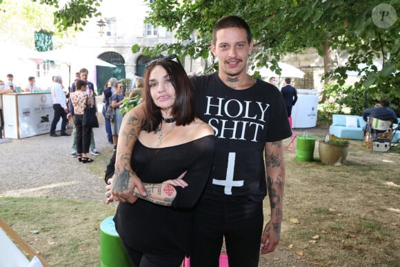 Avant de succomber aux charmes d'un jeune homme prénommé Paul.Béatrice Dalle et son fiancé Paul Bichet-Galaup posent lors du 13e festival du film d'Angoulême à Angoulême, en France, le 31 août 2020. Photo par Jerome Domine/ABACAPRESS.COM