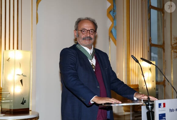 Louis Chedid - Audrey Azoulay a fait Commandeur de l'ordre des Arts et des Lettres, Louis Chedid dans le salon du Ministère à Paris, le 25 Octobre 2016. © Dominique Jacovides/Bestimage