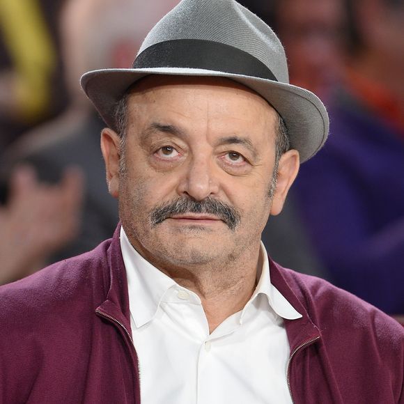 En pleine promotion de son 18ème album studio Rêveur rêveur, Louis Chedid (76 ans) sera en concert au Théâtre des Bouffes du Nord
Louis Chedid - Enregistrement de l'émission "Vivement Dimanche" à Paris le 13 Janvier 2016