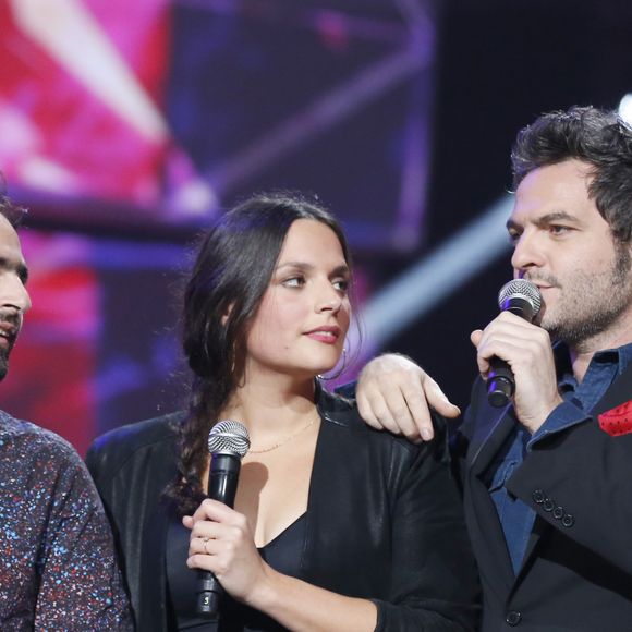 No Web - Louis Chedid et ses enfants Joseph Chedid, Anna Chedid et Matthieu Chedid - Cérémonie des 31ème Victoires de la Musique au Zénith de Paris. Le 12 février 2016  French Music Awards "Victoires de la Musique" at Zénith in Paris on 12/02/2016