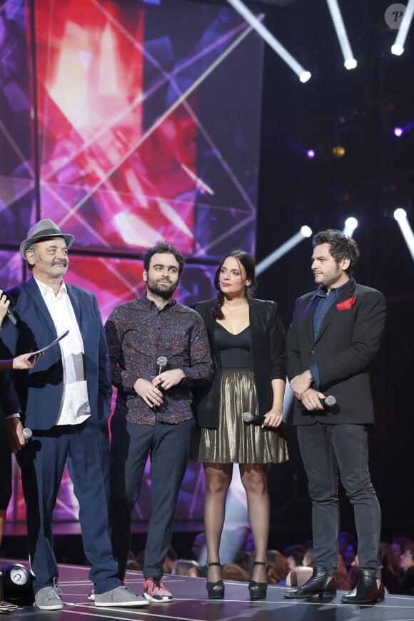 No Web - Louis Chedid et ses enfants Joseph Chedid, Anna Chedid et Matthieu Chedid - Cérémonie des 31ème Victoires de la Musique au Zénith de Paris. Le 12 février 2016  French Music Awards "Victoires de la Musique" at Zénith in Paris on 12/02/2016