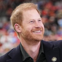 La séparation avec Meghan après les retrouvailles : le prince Harry s'affiche en solo à un match, il n'a jamais été aussi épanoui