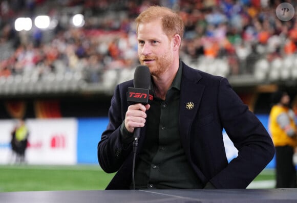 Une apparition loin de Meghan, restée à Los Angeles, mais très utile pour promouvoir les Invictus Games qu'il a créés en 2014
Prince Harry, duc de Sussex, lors du match opposant les Argonauts de Toronto et les Blue Bombers de Winnipeg dans le cadre de la Grey Cup à Vancouver, Canada. Le 17 novembre 2024 Photo by Darryl Dyck/CP/ABACAPRESS.COM