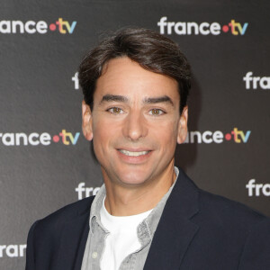 Julian Bugier au photocall de la conférence de presse de rentrée de France Télévisions à Paris, France, le 4 septembre 2024. © Coadic Guirec/Bestimage