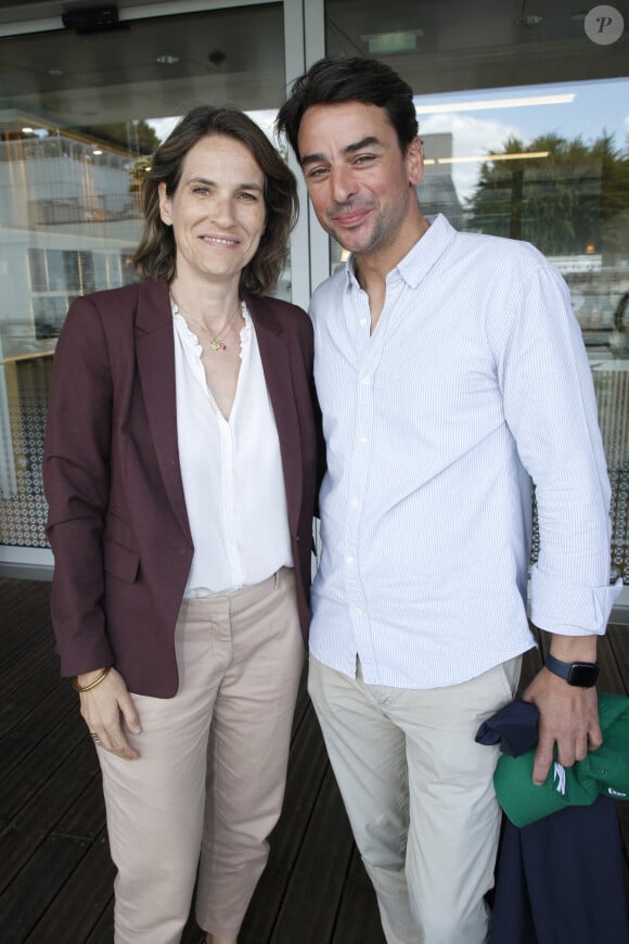 Exclusif - Julian Bugier et sa femme Claire Fournier - Déjeuner dans la loge de France Télévisions lors de la Finale Hommes des Internationaux de France de Tennis de Roland Garros 2024 - Jour 15 à Paris. Le 9 Juin 2024. © Bertrand Rindoff / Bestimage