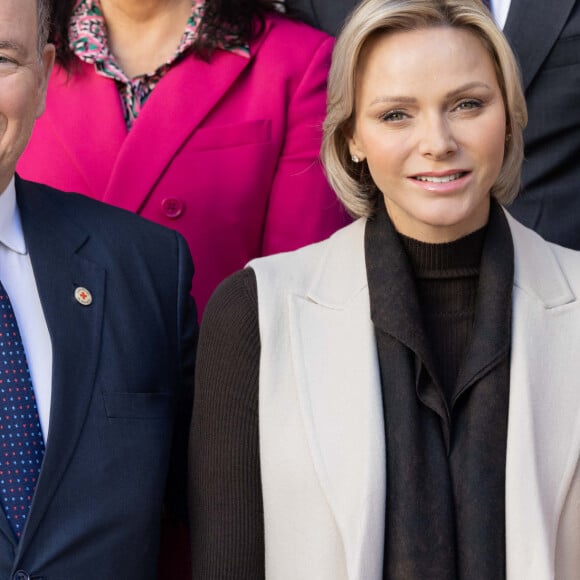 Charlene a rejoint son époux pour la remise de Médailles de l'Éducation physique et des Sports
Le prince Albert II de Monaco et la princesse Charlene offrent des cadeaux aux personnes âgées de la principauté au siège de la Croix Rouge à Monaco le 14 novembre 2024 dans le cadre des célébrations de la Fête Nationale monégasque. © Olivier Huitel / Pool Monaco / Bestimage 