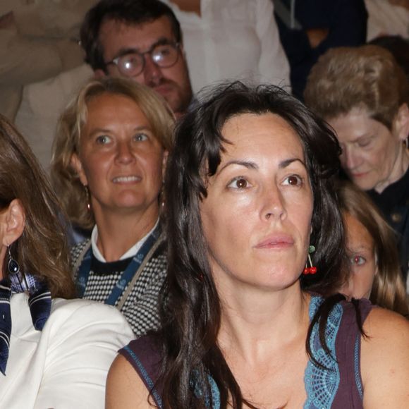 Le chanteur Renaud (Renaud Séchan) et sa femme Cerise - Les amis musiciens de Renaud ont donné un concert à la Mairie du 13ème à Paris le 5 septembre 2024, en hommage au chanteur et à l'occasion de l'exposition "Renaud, Des mots et des images" et de la sortie d'un recueil regroupant des oeuvres d'artistes contemporains illustrant ses chansons par vingt artistes, dont le pionnier de l'art urbain Ernest Pignon-Ernest, les street artistes Jef Aérosol et C215, les peintres Françoise Pétrovitch et Anna Foka ont aussi illustré chacun un titre du chanteur (La mère à Titi, Mistral gagnant, Morgane de toi, Dès que le vent soufflera...). © Coadic Guirec/Bestimage