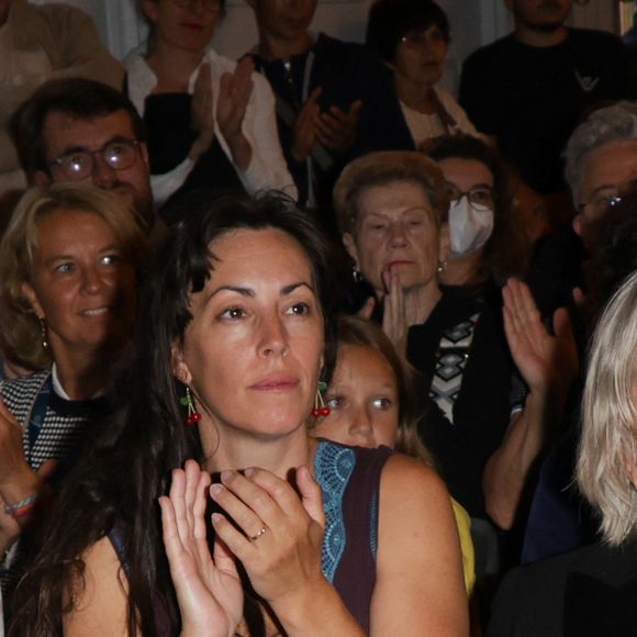 Le chanteur Renaud (Renaud Séchan) et sa femme Cerise - Les amis musiciens de Renaud ont donné un concert à la Mairie du 13ème à Paris le 5 septembre 2024, en hommage au chanteur et à l'occasion de l'exposition "Renaud, Des mots et des images" et de la sortie d'un recueil regroupant des oeuvres d'artistes contemporains illustrant ses chansons par vingt artistes, dont le pionnier de l'art urbain Ernest Pignon-Ernest, les street artistes Jef Aérosol et C215, les peintres Françoise Pétrovitch et Anna Foka ont aussi illustré chacun un titre du chanteur (La mère à Titi, Mistral gagnant, Morgane de toi, Dès que le vent soufflera...). © Coadic Guirec/Bestimage