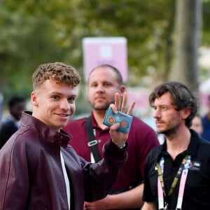 Léon Marchand - Arrivées à la finale de basketball "France vs USA" à l'Arena Bercy à Paris, lors des Jeux Olympiques Paris 2024. Le 10 août 2024 © Perusseau-Jacovides / Bestimage