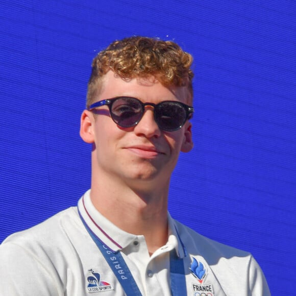 Léon Marchand - L'équipe de France de natation acclamée au club France lors des Jeux Olympiques de Paris2024 (JO) le 5 aout 2024.