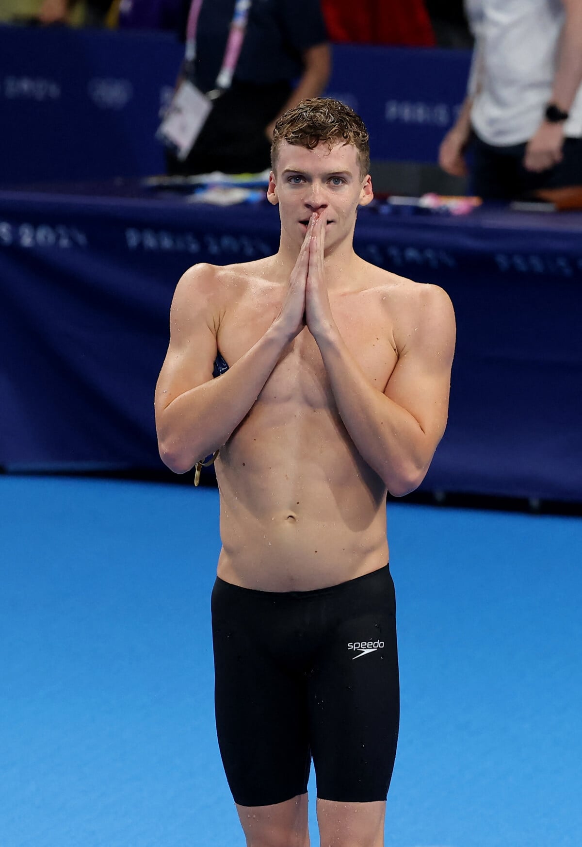Un an après Paris 2024 | Le premier titre olympique de Léon Marchand sur 400 m quatre nages | Vidéo