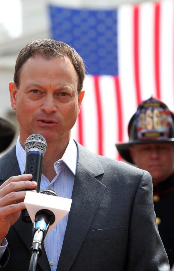 Il s'agit de Gary Sinise
Gary Sinise évoque son implication pour le soutien des soldats dans le spays en guerre (11 avril 2011 à Saint-Louis)