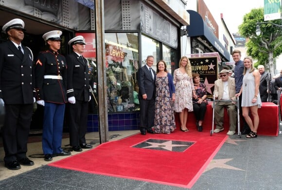 Gary Sinise avec sa femme Moira Harris, ses parents Robert L. Sinise et Mylles S. Alsip et ses enfants McCanna Anthony Sinise, Sophie Sinise et Ella Sinise - Gary Sinise reçoit son étoile sur le Walk of Fame à Hollywood, le 17 avril 2017 © Chris Delmas/Bestimage