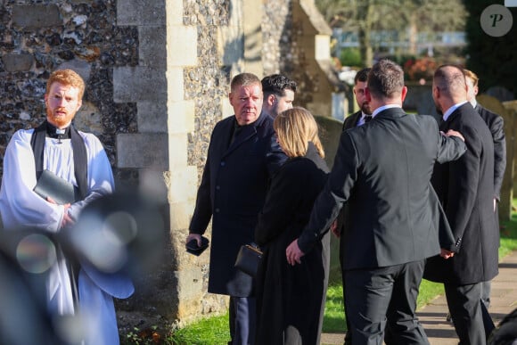 Geoff Payne, le père du défunt - Funérailles de Liam Payne à l'église St Mary à Amersham, le 20 novembre 2024. L'ex-membre du groupe One Direction a chuté du troisième étage, le 16 octobre 2024, depuis le balcon de sa chambre d'hôtel. Celle-ci a été retrouvé saccagée. 