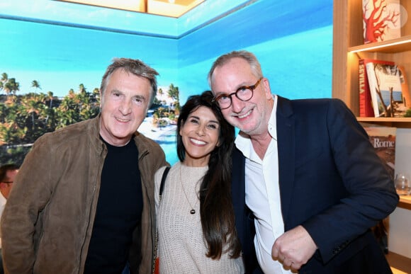 La belle brune a pris fièrement la pose aux côtés de l'acteur. 
Exclusif - François Cluzet, Reem Kherici et Frédéric Savoyen, Pdg de Elux Groupe (Eluxtravel, Eluxfrance, Eluxevent) à l'inauguration du Flagship Eluxtravel, un nouveau salon de voyage design et lumineux à Paris le 14 novembre 2024. © Rachid Bellak / Bestimage