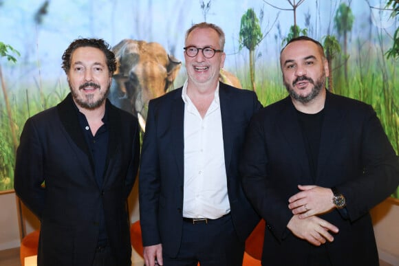 Guillaume Gallienne, Mathieu Forget et sa compagne Victoria Dauberville, ont, eux aussi, fait sensation lors de cet événement qui a mis à l'honneur un tout nouveau salon de voyage parisien. 
Exclusif - Guillaume Gallienne, Frédéric Savoyen, Pdg de Elux Groupe (Eluxtravel, Eluxfrance, Eluxevent), François-Xavier Demaison à l'inauguration du Flagship Eluxtravel, un nouveau salon de voyage design et lumineux à Paris le 14 novembre 2024. © Rachid Bellak / Bestimage