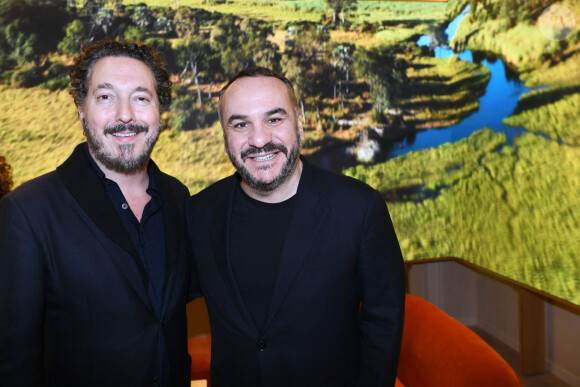 Exclusif - Guillaume Gallienne et François-Xavier Demaison à l'inauguration du Flagship Eluxtravel, un nouveau salon de voyage design et lumineux à Paris le 14 novembre 2024. © Rachid Bellak / Bestimage