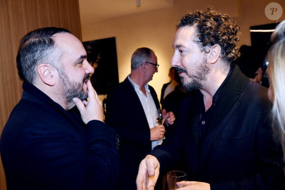 Exclusif - François-Xavier Demaison et Guillaume Gallienne à l'inauguration du Flagship Eluxtravel, un nouveau salon de voyage design et lumineux à Paris le 14 novembre 2024. © Rachid Bellak / Bestimage