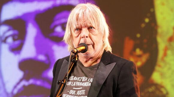 "C'est pas possible" : Renaud est remonté sur scène et les images de son concert ont fait réagir