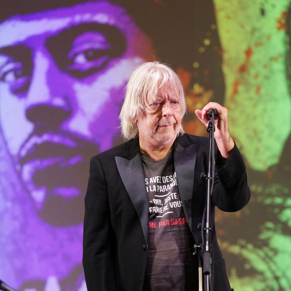 Les commentaires de certains ont été plutôt durs mais fort heureusement, le chanteur a pu compter sur le soutien des autres. 
Exclusif - Le chanteur Renaud (Renaud Séchan) - Les amis musiciens de Renaud ont donné un concert à la Mairie du 13ème à Paris le 5 septembre 2024, en hommage au chanteur et à l'occasion de l'exposition "Renaud, Des mots et des images". 