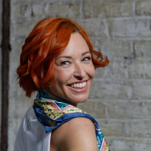 Exclusif - Natasha St-Pier en prise de vue studio en marge du tournage du clip "Je garde le sourire !" de l'association Laurette Fugain dans les Studios de l'Usine à Paris, France, le 19 septembre 2024. © Christophe Clovis/Bestimage 