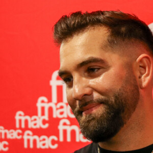 Exclusif - Kendji Girac en séance de dédicaces à l'occasion de la sortie de son nouvel album ''Vivre'' à la FNAC Croix-Blanche de Sainte-Geneviève-des-Bois, France, le vendredi 4 octobre 2024.