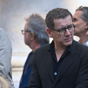 Dany Boon, en partance pour la cérémonie d'enterrement de l'acteur français Michel Blanc à l'église Saint Eustache à Paris, France, le 10 octobre 2024.