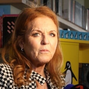 Exclusif - Sarah Ferguson, la duchesse d'York, dédicace son livre à Perth avec sa soeur Jane.