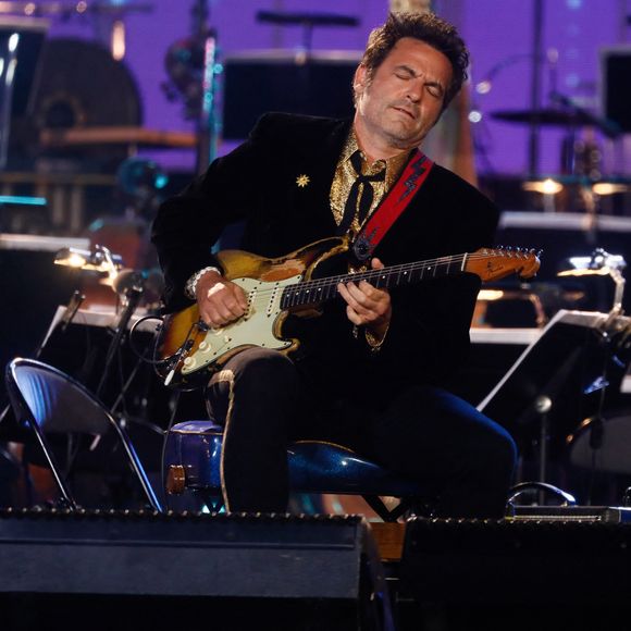 Matthieu Chedid - "Concert de Paris" sur le parvis de l'hôtel de ville de Paris retransmis en direct sur France 2 et sur France Inter, Paris le 14 juillet 2024. © Christophe Clovis - Pierre Perusseau / Bestimage 