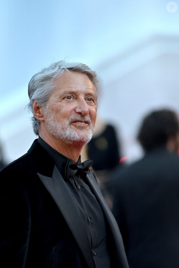 Antoine de Caunes assiste à la projection du film La Plus Précieuse Des Marchandises Red Carpet au 77ème Festival de Cannes au Palais des Festivals le 24 mai 2024 à Cannes, France. Photo par Franck Castel/ABACAPRESS.COM