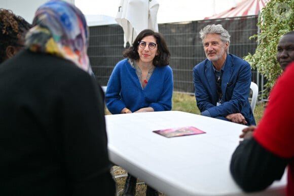 Rima Abdul Malak, ministre de la Culture, Antoine de Caunes lors du festival Solidays sur l'Hippodrome de Longchamp à Paris le 26 juin 2022. © Lionel Urman / Panoramic / Bestimage