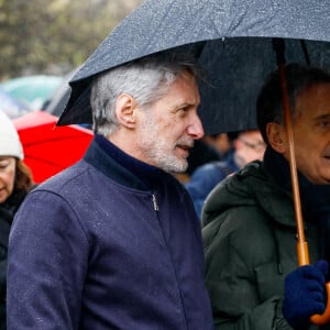 Antoine de Caunes - Arrivées aux obsèques de l'avocat Hervé Temime au cimetière du Montparnasse à Paris, France, le 14 avril 2023. © Clovis-Jacovides/Bestimage 