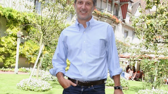 Antoine de Caunes et Daphné Roulier : Leur maison de rêve à Trouville, ville des souvenirs d'enfance et d'une noce chamboulée !