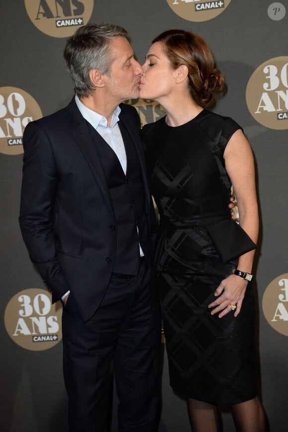 Antoine de Caunes et Daphné Roulier lors de la soirée des 30 ans de Canal Plus qui s'est tenue au Palais de Tokyo à Paris, France, le 4 novembre 2014. Photo par Nicolas Briquet/ABACAPRESS.COM