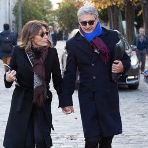 Une région où il trouve du repos mais aussi l'inspiration pour travailler.Antoine de Caunes et Daphné Roulier assistant aux funérailles du journaliste français Philippe Gildas au cimetière du Père Lachaise à Paris, France, le 5 novembre 2018. Photo par Nasser Berzane/ABACAPRESS.COM