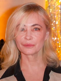 2 costumes, 2 styles : Emmanuelle Béart et Amandine Petit s'affrontent en beauté lors d'une soirée festive au coeur de Paris