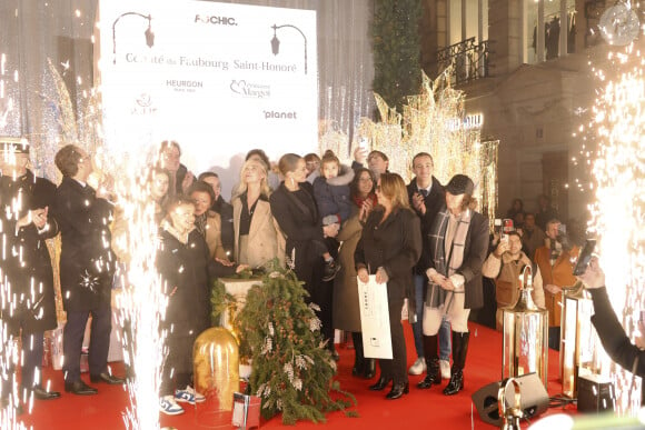 Jeanne d'Hauteserre, Emmanuelle Béart, Amandine Petit marraine de l'association Princesse Margot, soutenue cette année par le Comité, Anne Hidalgo,Muriel Hattab la Présidente de l'association Princesse Margot, Nicolas Bonnet - Le Comité du Faubourg Saint-Honoré dévoile les décorations et illuminations de Noël de ses rues à l'occasion de son emblématique "Winter Time" réunissant ses Maisons membres, les élus locaux et l'ensemble des riverains autour d'une soirée magique et d'une cause noble. Le gardien du patrimoine rare et prestigieux de l'un des quartiers les plus emblématiques de la capitale invite chacun à participer à une tombola solidaire d'envergure visant à récolter des fonds en faveur de l'association Princesse Margot qui lutte pour la recherche en faveur du cancer pédiatrique. A Paris, mardi 26 novembre 2024.