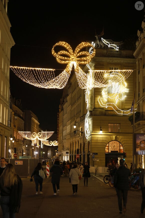 Le Comité du Faubourg Saint-Honoré dévoile les décorations et illuminations de Noël de ses rues à l’occasion de son emblématique "Winter Time" réunissant ses Maisons membres, les élus locaux et l’ensemble des riverains autour d’une soirée magique et d’une cause noble. Le gardien du patrimoine rare et prestigieux de l’un des quartiers les plus emblématiques de la capitale invite chacun à participer à une tombola solidaire d’envergure visant à récolter des fonds en faveur de l’association Princesse Margot qui lutte pour la recherche en faveur du cancer pédiatrique. A Paris, mardi 26 novembre 2024.