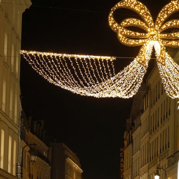 Le Comité du Faubourg Saint-Honoré dévoile les décorations et illuminations de Noël de ses rues à l’occasion de son emblématique "Winter Time" réunissant ses Maisons membres, les élus locaux et l’ensemble des riverains autour d’une soirée magique et d’une cause noble. Le gardien du patrimoine rare et prestigieux de l’un des quartiers les plus emblématiques de la capitale invite chacun à participer à une tombola solidaire d’envergure visant à récolter des fonds en faveur de l’association Princesse Margot qui lutte pour la recherche en faveur du cancer pédiatrique. A Paris, mardi 26 novembre 2024.