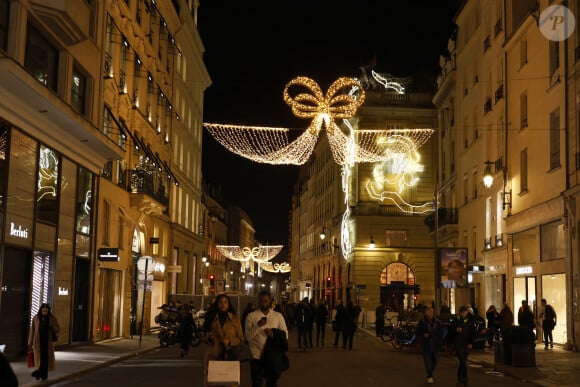 Le Comité du Faubourg Saint-Honoré dévoile les décorations et illuminations de Noël de ses rues à l'occasion de son emblématique "Winter Time" réunissant ses Maisons membres, les élus locaux et l'ensemble des riverains autour d'une soirée magique et d'une cause noble. Le gardien du patrimoine rare et prestigieux de l'un des quartiers les plus emblématiques de la capitale invite chacun à participer à une tombola solidaire d'envergure visant à récolter des fonds en faveur de l'association Princesse Margot qui lutte pour la recherche en faveur du cancer pédiatrique. A Paris, mardi 26 novembre 2024.