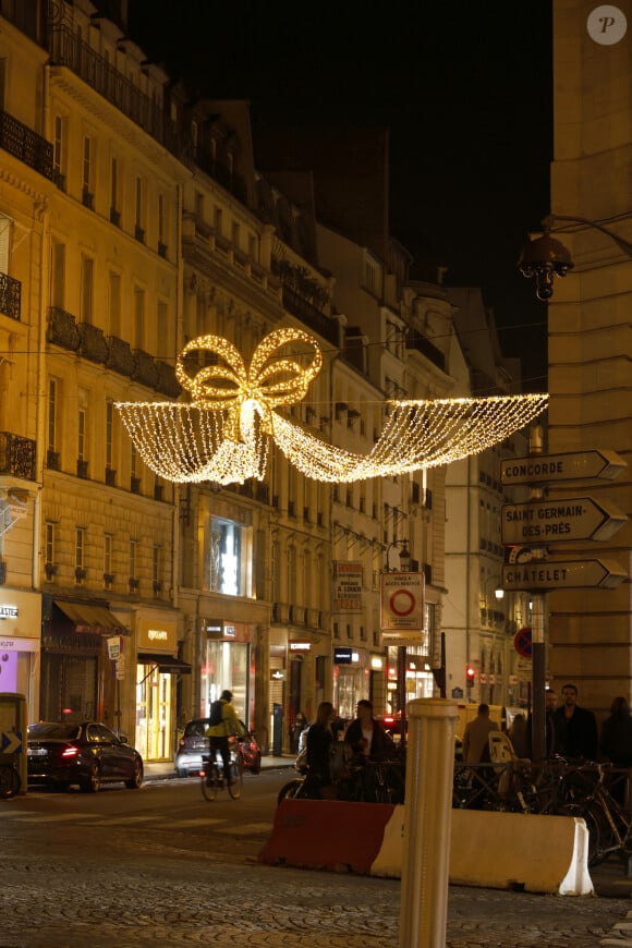 Le Comité du Faubourg Saint-Honoré dévoile les décorations et illuminations de Noël de ses rues à l'occasion de son emblématique "Winter Time" réunissant ses Maisons membres, les élus locaux et l'ensemble des riverains autour d'une soirée magique et d'une cause noble. Le gardien du patrimoine rare et prestigieux de l'un des quartiers les plus emblématiques de la capitale invite chacun à participer à une tombola solidaire d'envergure visant à récolter des fonds en faveur de l'association Princesse Margot qui lutte pour la recherche en faveur du cancer pédiatrique. A Paris, mardi 26 novembre 2024.