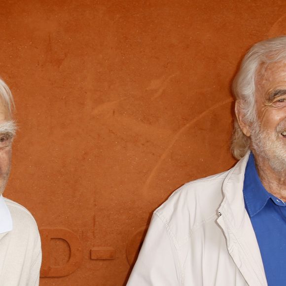 "Tous les ans, on va sur la tombe de son père et sur celle de Patricia", a confié Charles Gérard.
Charles Gérard et Jean-Paul Belmondo au village lors des internationaux de tennis de Roland Garros à Paris le 8 juin 2018. © Christophe Aubert via Bestimage 