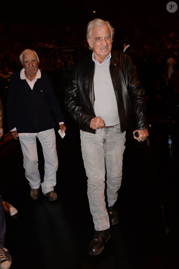 Jean-Paul Belmondo et Charles Gérard - Célébrités lors du deuxième combat professionnel "La conquête" entre le français T. Yoka et l'américain J. Rice au Zénith de Paris, France, le 14 octobre 2017. Tony remporte aux points son deuxième combat professionnel contre l'Américain. © Rachid Bellak/Bestimage 