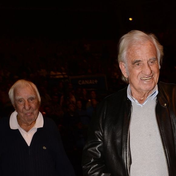 Jean-Paul Belmondo et Charles Gérard - Célébrités lors du deuxième combat professionnel "La conquête" entre le français T. Yoka et l'américain J. Rice au Zénith de Paris, France, le 14 octobre 2017. Tony remporte aux points son deuxième combat professionnel contre l'Américain. © Rachid Bellak/Bestimage 